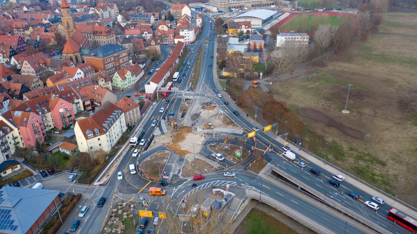 Der Umbau des Verkehrsknotens an der Ludwigbrücke strapaziert die Nerven. Und so schnell, wie geplant, lassen sich die Arbeiten auch nicht fertigstellen. Mehr dazu lesen Sie hier.