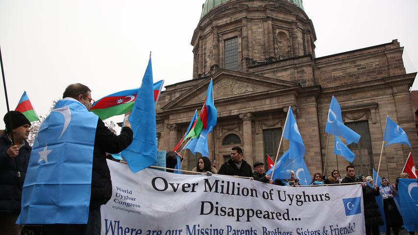 Stimme gegen Unterdrückung: Uiguren demonstrieren am Jakobsplatz