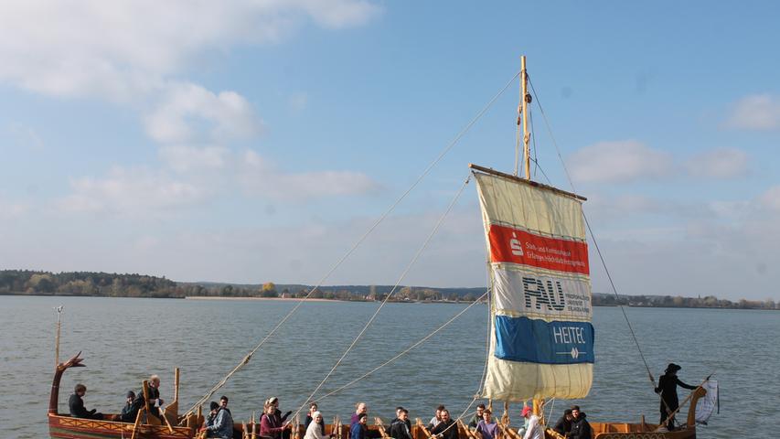 Die Römer sind zurück! Nein, nicht ganz: Professor und Studenten der Uni Erlangen-Nürnberg waren zum wiederholten Male mit dem Römerboot zu Gast am Altmühlsee.