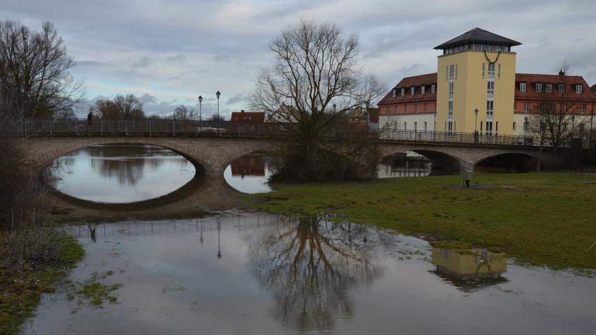 Land unter: Mit Hochwasser und Überschwemmungen beginnt das Jahr 2018 in Gunzenhausen und Umgebung.
