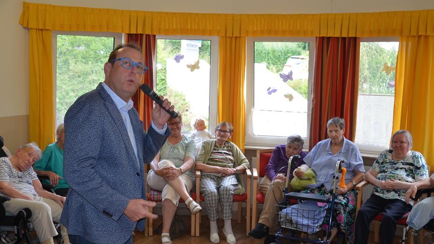 Einen ungewöhnlichen gast darf das AWO-Pflegeheim in Heidenheim im Juli begrüßen: Komödiant Volker Heißmann aus Fürth zaubert den Bewohnern ein Lächeln ins Gesicht.