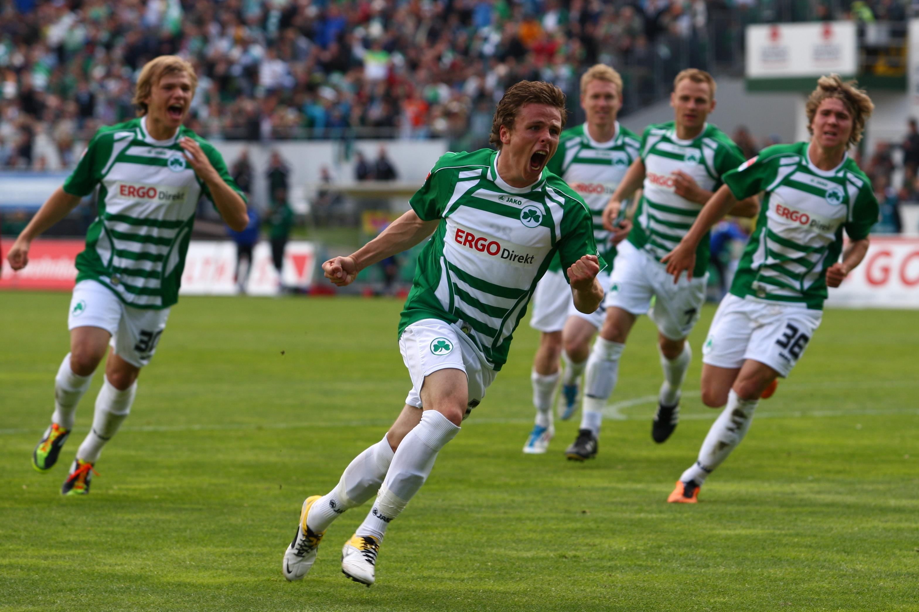 Auch Hannover 96 war an Meier interessiert. Dafür kommt ein anderer alter Bekannter wiederum von Eintracht Frankfurt zu den 96ern: Nicolai Müller spielte von 2004 bis 2011 mit kurzer Unterbrechung für Fürth (Foto) und trug anschließend die Trikots von Mainz, HSV und Frankfurt. Nun leiht Hannover 96 den inzwischen 31-jährigen Angreifer bis Saisonende aus.