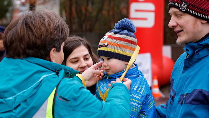 Stolz, Spaß, Silvesterlauf: Bambinis sprinten ins neue Jahr