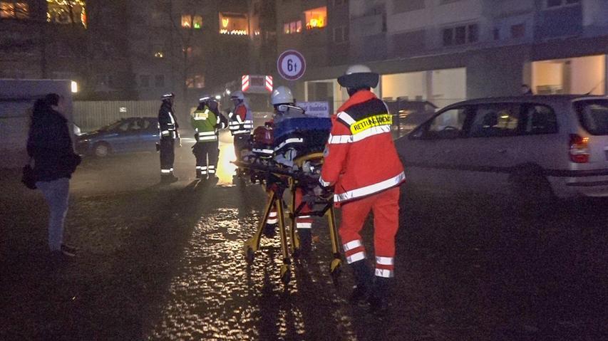Ein Kellerbrand in der Brehmstraße hielt in der Silvesternacht die Einsatzkräfte der Feuerwehr auf Trab. Insgesamt sieben Personen wurden verletzt.