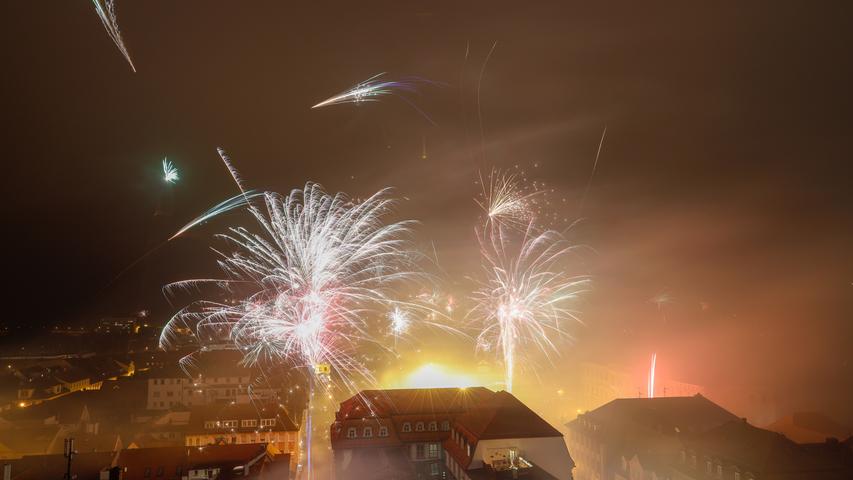 Silvester in Erlangen: Spektakel am Himmel und Feierlaune