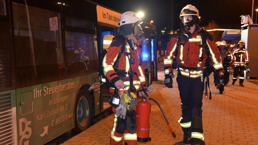 Brand an der Endhaltestelle: Bus brannte in Buckenhof