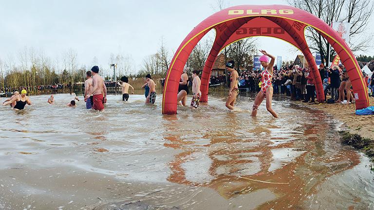 An Dreikönig: DLRG Weißenburg lädt zum Schwimmen im Brombachsee