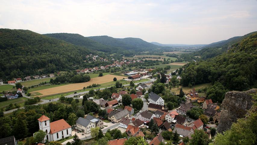 Blick von der Burgruine Streitberg ins Tal.