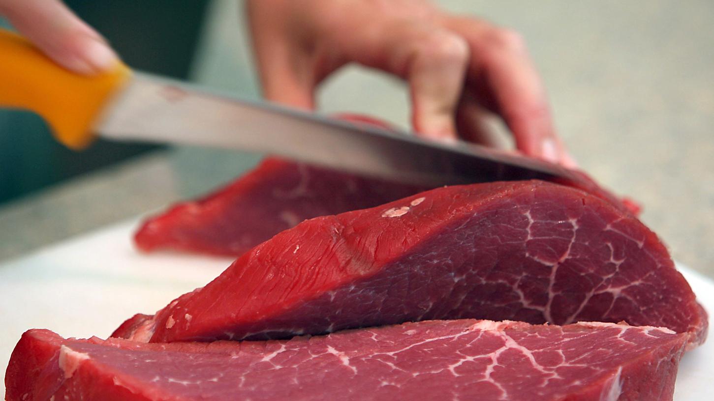 Wer weniger Rindfleisch isst, schont laut der Studie nicht nur seine Gesundheit, sondern auch das Klima.