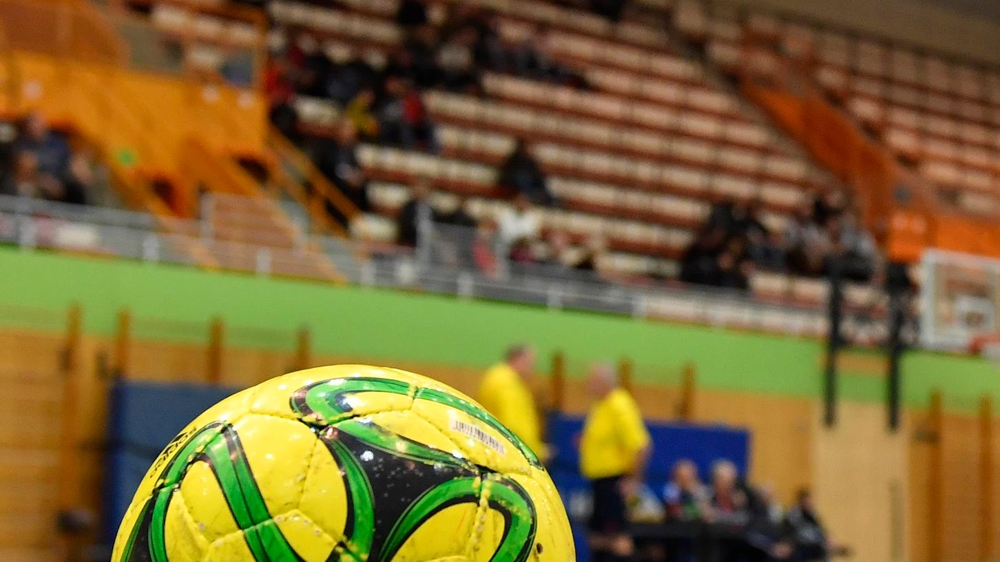 Die Halle leer, der Ball ist klein, das kann doch nur Futsal sein.