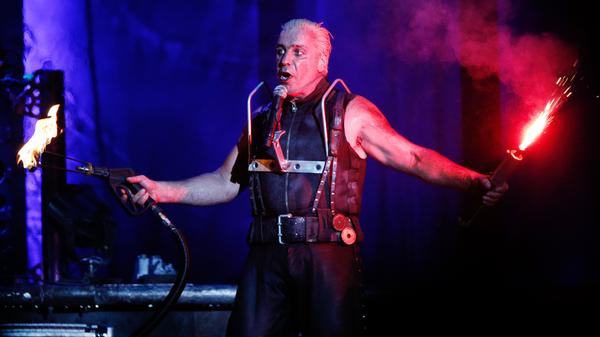 Sie zählen zu den erfolgreichsten Bands Deutschlands: Rammstein sind seit den 90ern auf der Bühne. In diesem Konzertfilm wurde Material von zwei Auftritten in Paris im Jahr 2012 gesammelt. Veröffentlicht wurde "Rammstein: Paris" dann im Jahr 2017. Online zu finden ist dieser Film auf Amazon Prime.