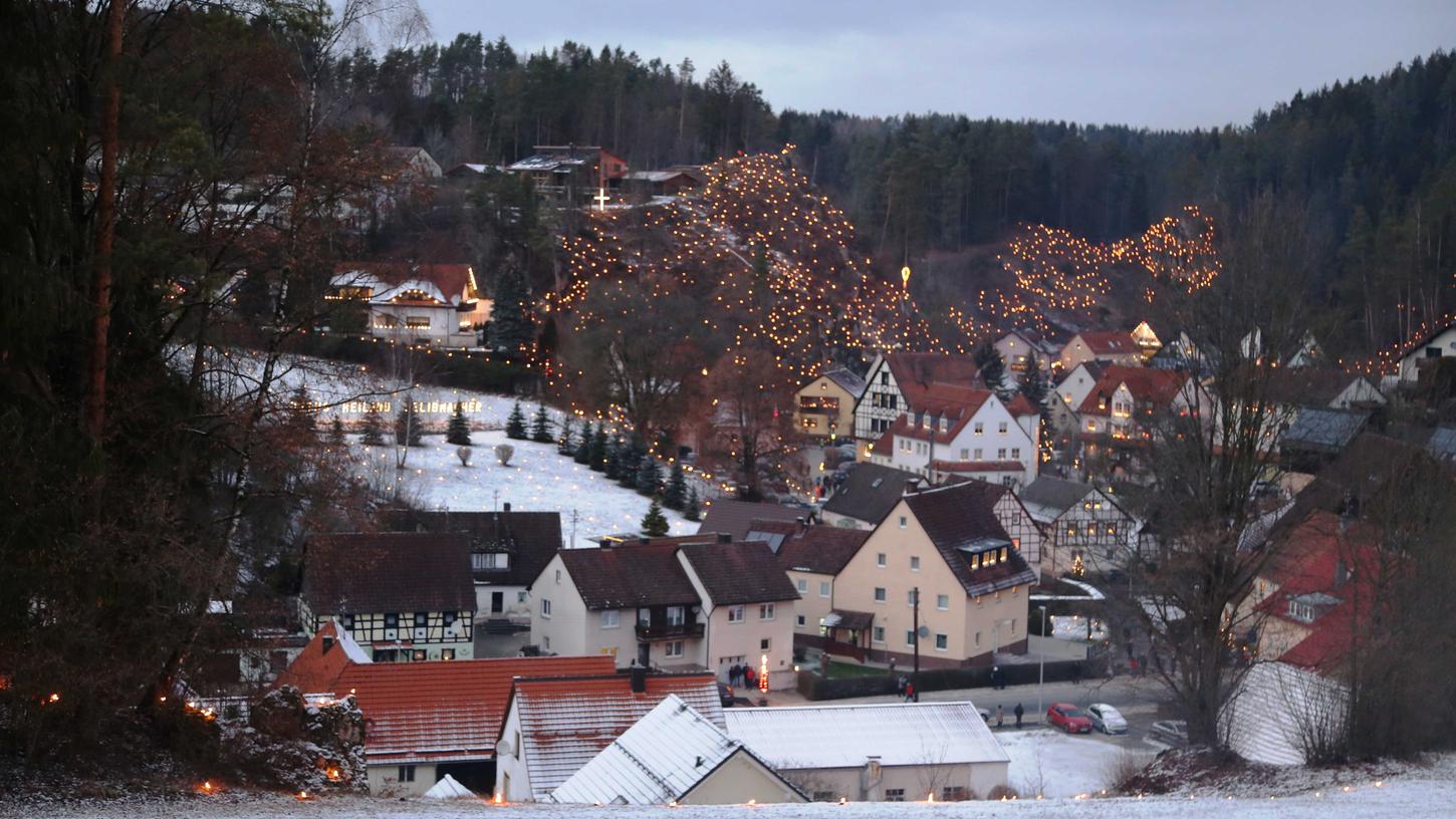 Schnee und Lichter: In Obertrubach herrschte eine festliche Atmosphäre.