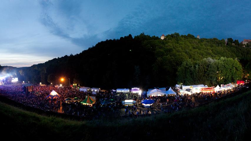 Das Taubertal Festival in Rothenburg ob der Tauber gilt als eines der schönsten Open Airs deutschlandweit. Gefeiert wird mitten im Naturschutzgebiet. Termin 2019: 8. - 11. August. Angesagt für die drei Bühnen haben sich unter anderem Die Fantastischen Vier, The Offspring, Good Charlotte, Bosse und Milliarden.