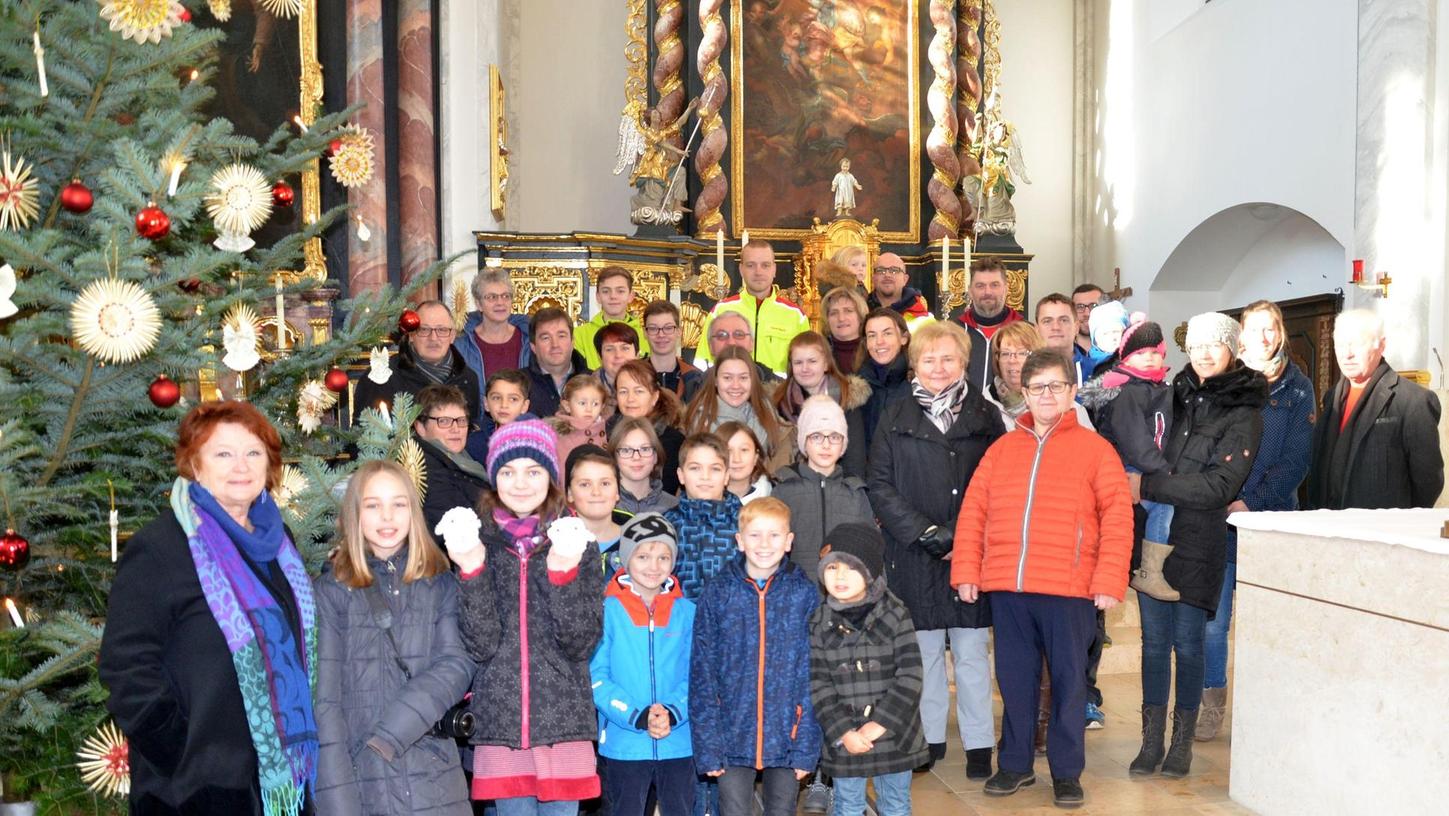 Weihnachtsmarktteam Lauterhofen übergibt Spenden
