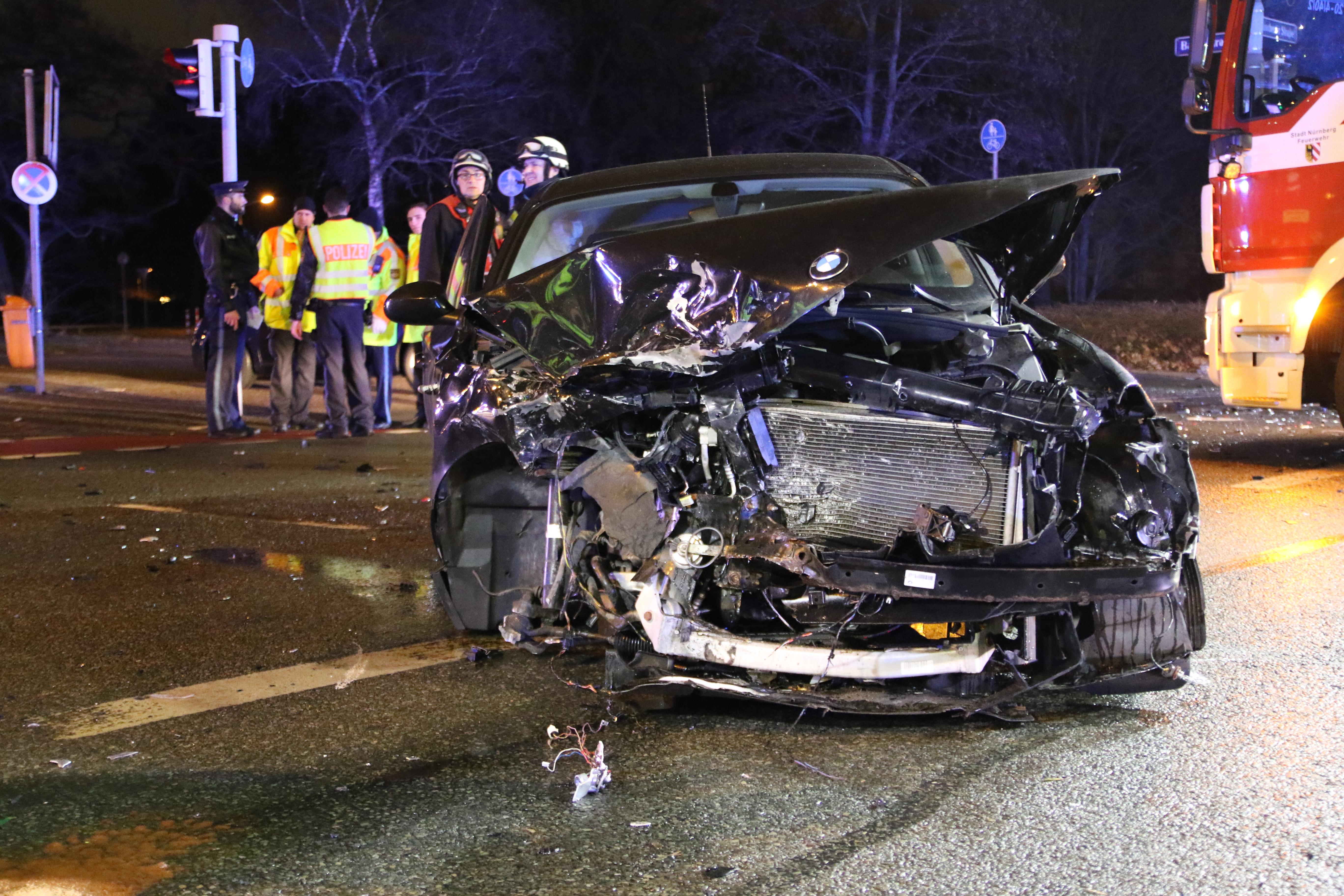 Über Rot gefahren Unfall in der Nürnberger Südstadt