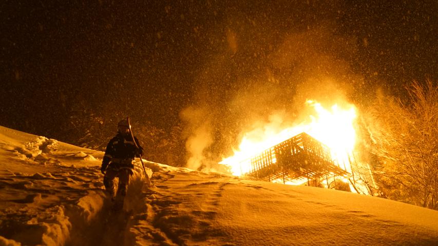 Feuer im Zillertal: Touristen aus Bayern retten sich aus Berghütte