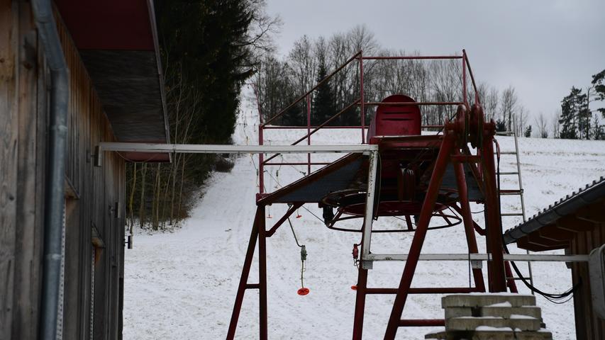 Ob der Schnee von heute reicht? Die Liftstation in Voggenthal drehte sich am Freitag jedenfalls noch nicht.
