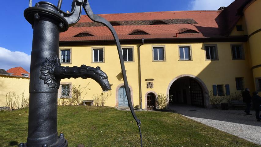 Markantestes Gebäude in Adelsdorf ist das Schloss, das immer mehr für die Öffentlichkeit zugänglich werden soll.