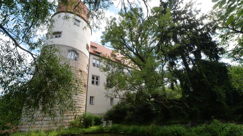 Ein Schloss hat auch der Ortsteil Neuhaus - ein Wasserschloss nämlich.