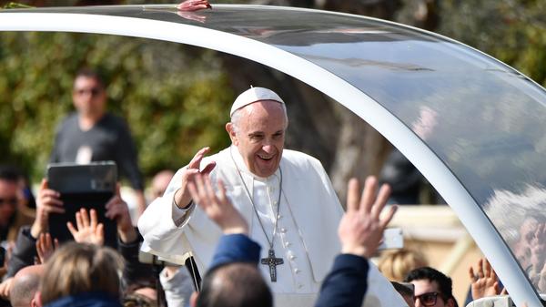 "Ich sehe die Kirche wie ein Feldlazarett nach einer Schlacht. Man muss einen Schwerverwundeten nicht nach Cholesterin oder nach hohem Zucker fragen. Man muss die Wunden heilen." (September 2013)
