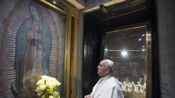 "Mich besorgt auch, dass in der Kirche die dienende Haltung, zu der jeder Christ aufgerufen ist, im Fall vieler Frauen mehr in eine Art unterwürfiger Knechtschaft abgleitet, als dass es Dienen ist." (März 2018)