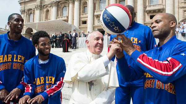 "Ich bitte um die Gnade des Staunens vor dem Gott der Überraschungen. Ohne Staunen wird das Leben ebenso wie der Glaube grau und eintönig. Auch die Kirche muss immer neu das Staunen darüber lernen, Wohnung des lebendigen Gottes zu sein. Andernfalls gleicht sie leicht einem Museum der Vergangenheit." (Dezember 2018)
