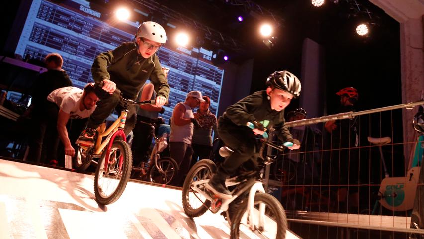 Kick und Speed auf Kinderrädern: Heiße Rennen im Z-Bau 