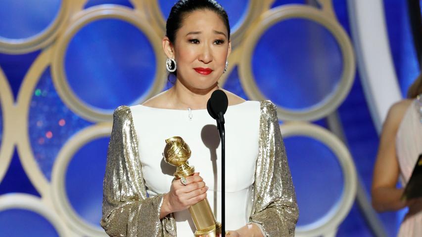 Sandra Oh moderierte nicht nur gemeinsam mit Andy Samberg den Abend, sondern sie durfte sich auch selbst eine Tromphäe abholen. Sie gewann den Preis der besten Fernsehserien-Darstellerin für ihre Rolle in "Killing Eve".