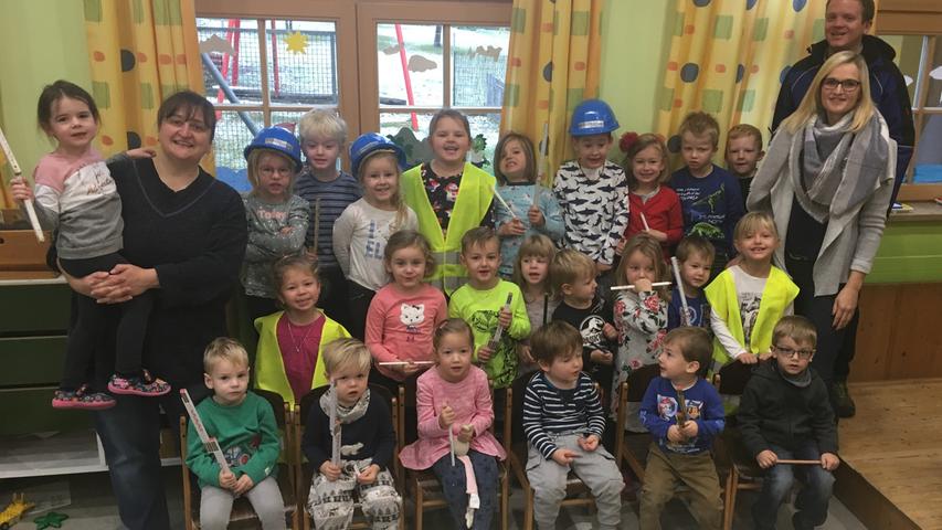 Die Firma Simon Hüttinger Hoch- und Tiefbau aus Wettelsheim hat dem Evangelischen Kindergarten Wettelsheim 500 Euro gespendet. Das Geld wurde in den Vorjahren für Kundengeschenke verwendet und soll nun der Kinderbetreuung zu Gute kommen. Die Firma Simon Hüttinger Hoch- und Tiefbau aus Wettelsheim hat dem Evangelischen Kindergarten Wettelsheim 500 Euro gespendet. Das Geld wurde in den Vorjahren für Kundengeschenke verwendet und soll nun der Kinderbetreuung zu Gute kommen.