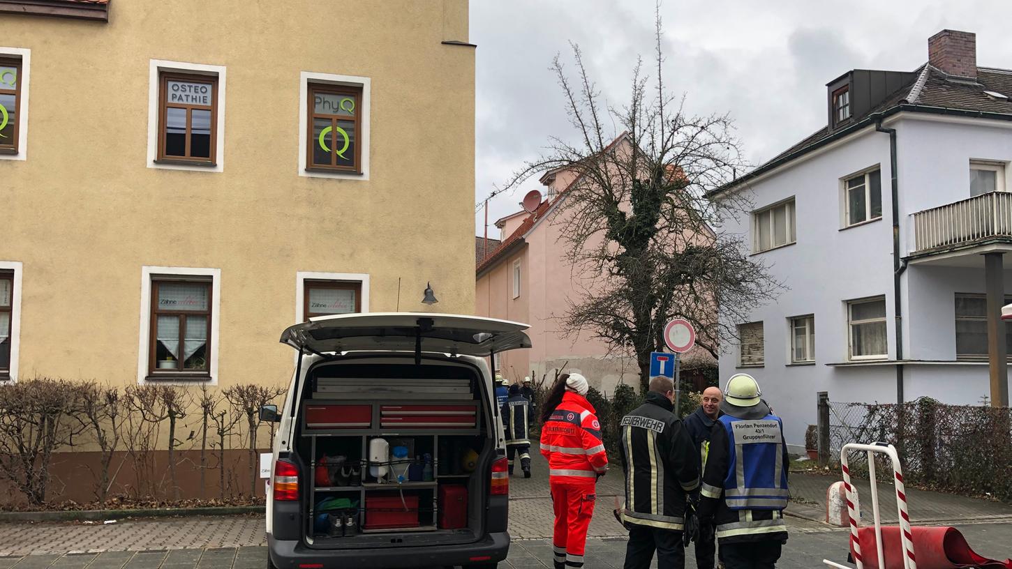 Am Dienstag musste die Feuerwehr zu einem Wohnungsbrand in der Südlichen Ringstraße nach Schwabach ausrücken: Eine Frau konnte nur noch leblos geborgen werden.