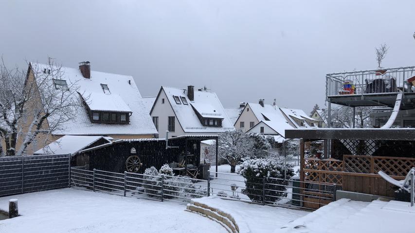 Plötzlich weiß: Neuschnee verzückt Nürnberg und die Region