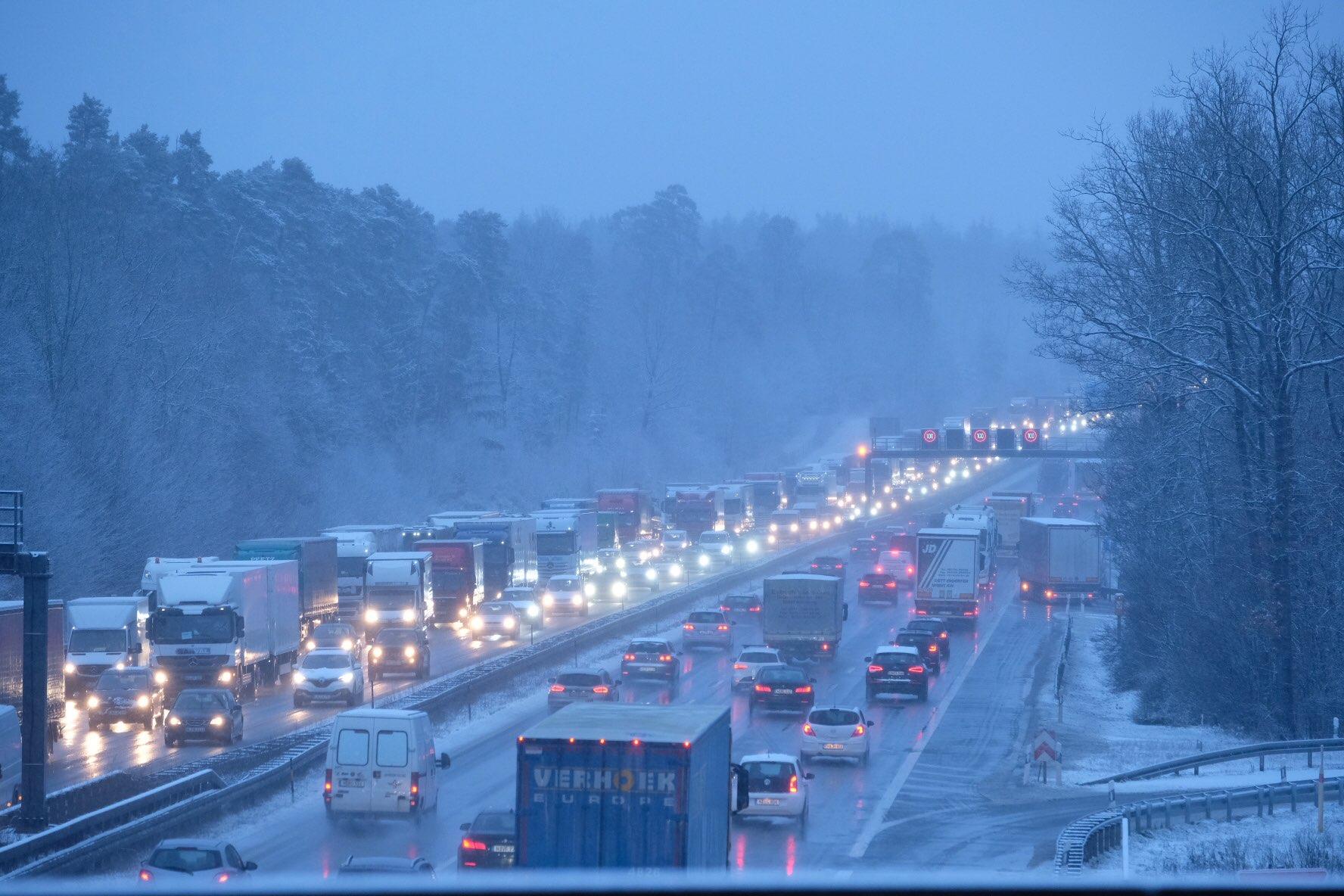 Wenn selbst der Winterdienst im Stau steht
