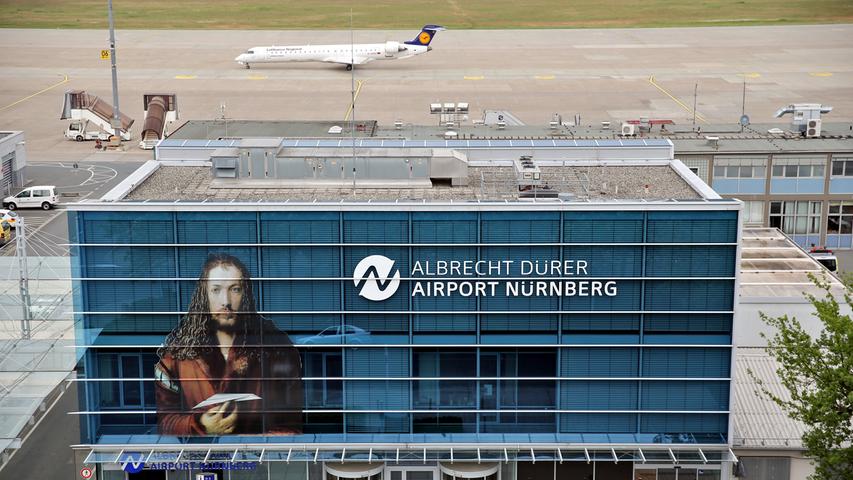 Der Flughafen wird am häufigsten zusammen mit dem Begriff "Nürnberg" bei Google gesucht. Außerdem knackte der Airport seinen persönlichen Passagierrekord, der zuvor im Jahr 2008 aufgestellt wurde. 4,467 Millionen Fluggäste nutzten den Dürer-Airport im vergangenen Jahr.