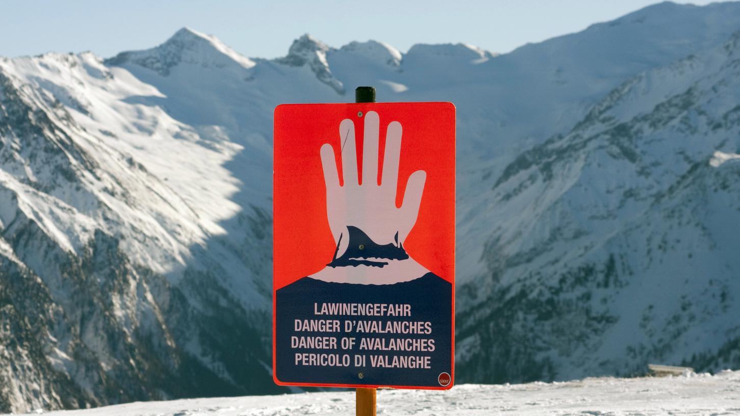Der Deutsche Wetterdienst geht von einer stark erhöhten Lawinengefahr in den Alpen aus. (Symbolbild)