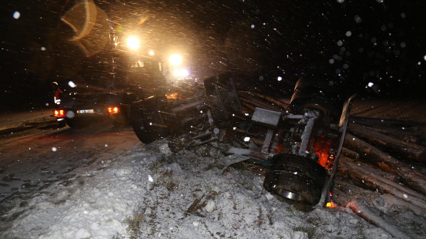 Der Winter hat die Region teilweise fest im Griff. Schneechaos auf den Straßen sorgte für zahlreiche Unfälle.