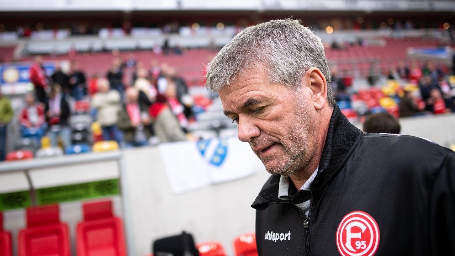 Friedhelm Funkel schaffte es als erster und bisher einziger Trainer sechsmal mit einer Zweitligamannschaft in die 1. Bundesliga aufzusteigen.