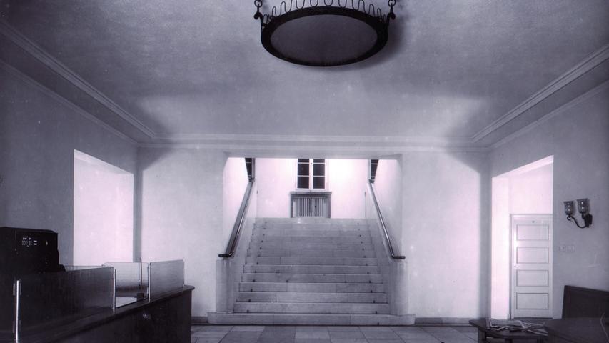 Die Eingangshalle des "Braunen Hauses" zu Beginn der 50er Jahre.