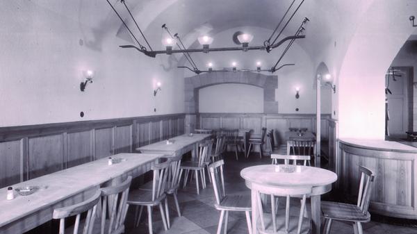 Die Pressekantine war im Keller des Sandsteinbaus eingerichtet - später wurde sie noch ins Erdgeschoss verlegt, ehe sie ins Nachbarhaus an der Ecke Badstraße/Flaschenhofstraße zog.