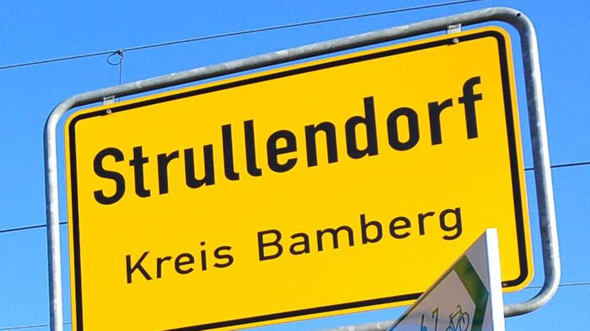 Gestrullert wird hier vermutlich genauso viel wie im Rest der Region. Und wahrscheinlich hatte auch der Namensgeber ganz normale Uriniergewohnheiten. Der Name des Ortes geht auf einen fränkischen Edelfreien namens Strollo zurück. Ihm zu Ehren und zur Förderung der lokalen Wirtschaft hat die Gemeinde eine eigene Währung aufgelegt: den "Strollotaler". Und auch beim Marketing lässt sich die Gemeinde im Landkreis Bamberg nicht lumpen. Gemeinsam mit Memmelsdorf und Litzendorf hat sie sich den Namen "Fränkische Toskana" gegeben.