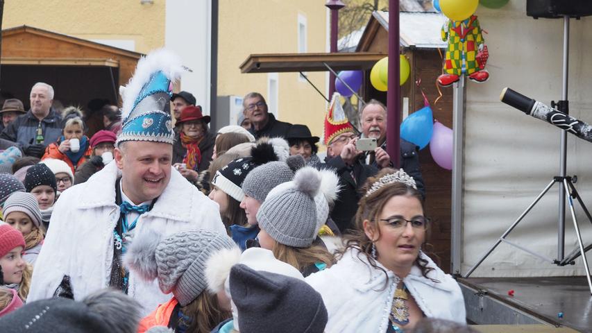 Es wird närrisch: Rathaussturm der Karnevalsgesellschaft Treuchtlingen