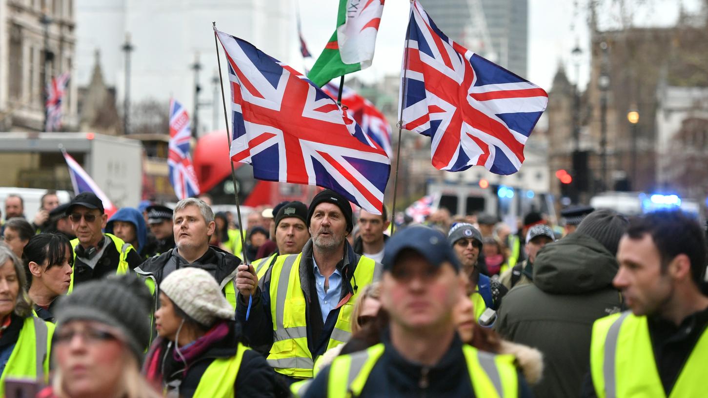 Mehrere tausend Demonstranten protestierten am Samstag in London, unter anderem gegen die britische Sparpolitik.