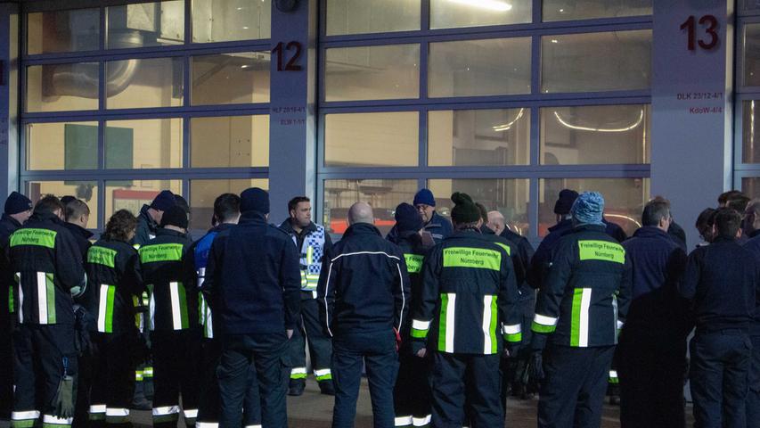 Aufbruch nach Südbayern: Nürnbergs Feuerwehr trifft sich am Hafen