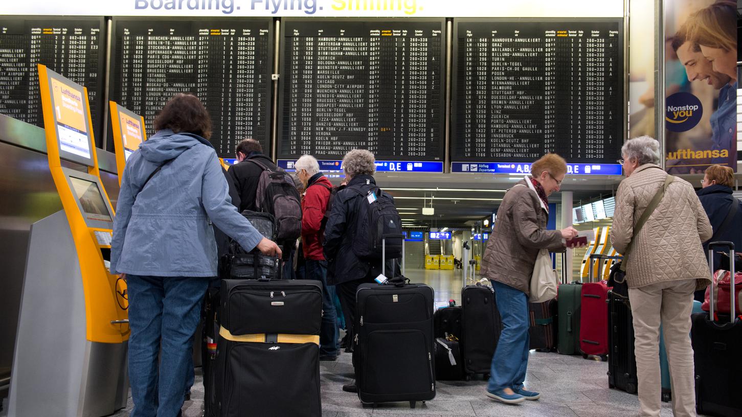 Am Dienstag müssen Flugreisende wieder Geduld mitbringen: An etlichen Flughäfen in ganz Deutschland streikt das Sicherheitspersonal.
