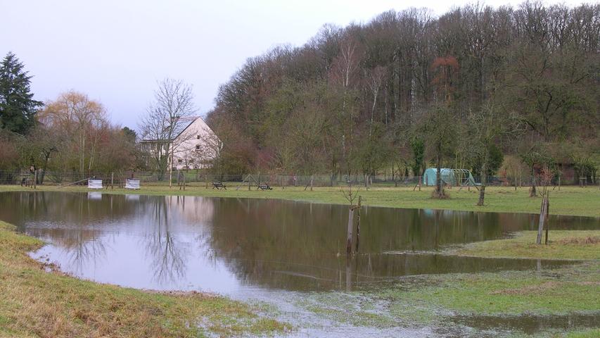 Hochwasser in Gunzenhausen, zwischen Lindenhof und Waldbad am Limes.