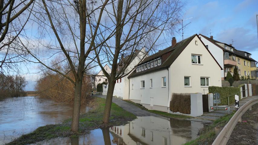 Hochwasser in Franken sorgt für zahlreiche Überschwemmungen