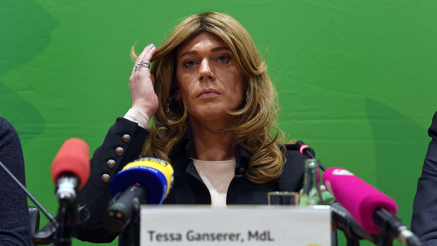 Der Grünen-Landtagsabgeordneten Tessa Ganserer wäre es lieber, wenn "es nicht so einen hohen Nachrichtenwert hätte". Nichtsdestotrotz erschienen viele Medien zur Pressekonferenz der Nürnberger Parlamentarierin in München.