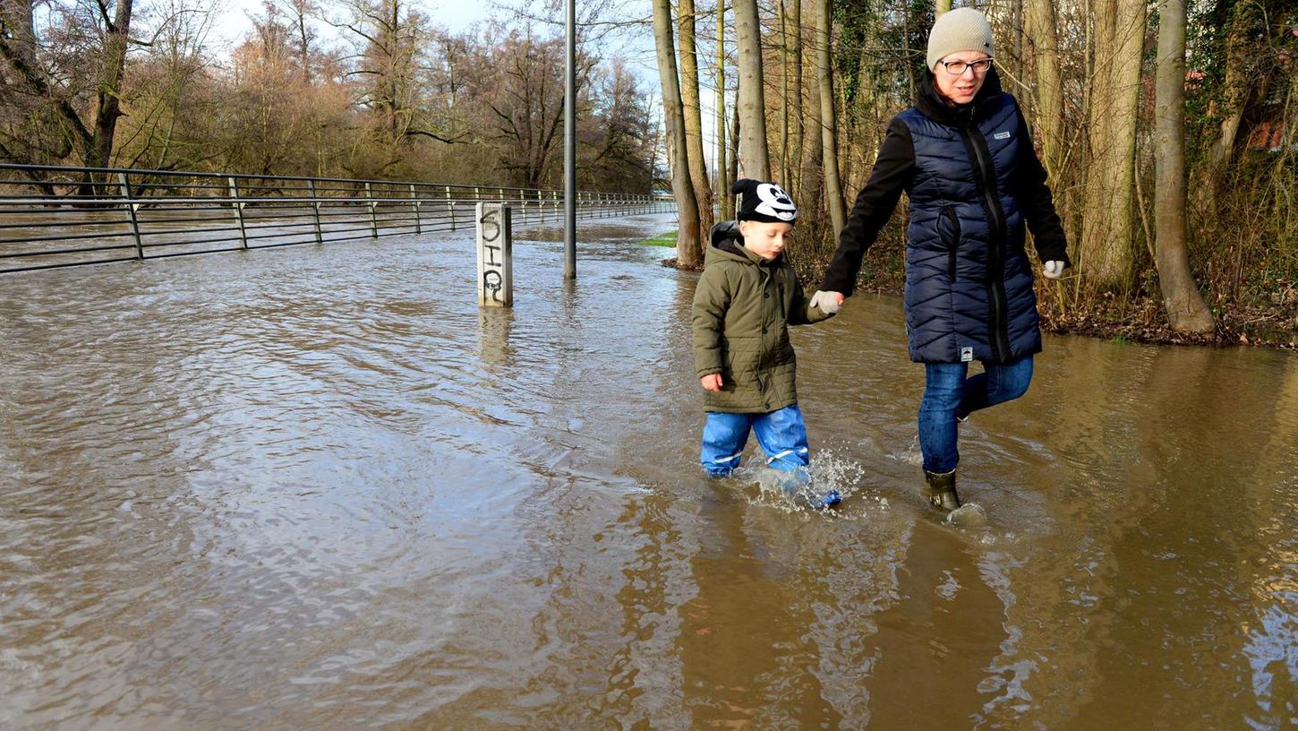 Hochwasser sorgt auch in Fürth für Sperrungen