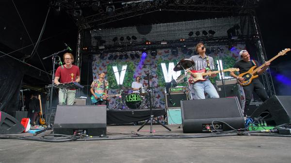 "Von Wegen Lisbeth" ist eine deutsche Indie-Pop-Band aus Berlin. Sie traten bereits 2017 beim Taubertal Open Air auf.