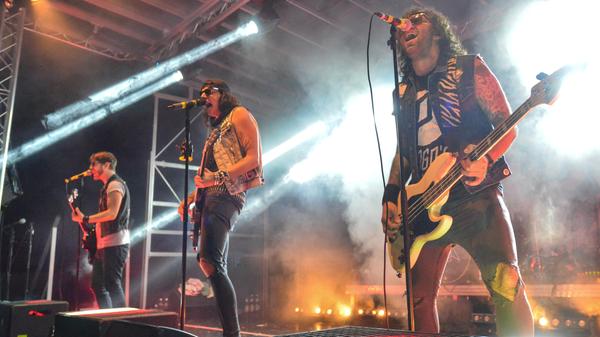 Die österreichische Band "Turbobier" spielt eine Mischung aus Rock und Punk. Beim Hardrock-Festival "Wallesau ist Blau" waren sie 2017 der Headliner am Samstagabend.