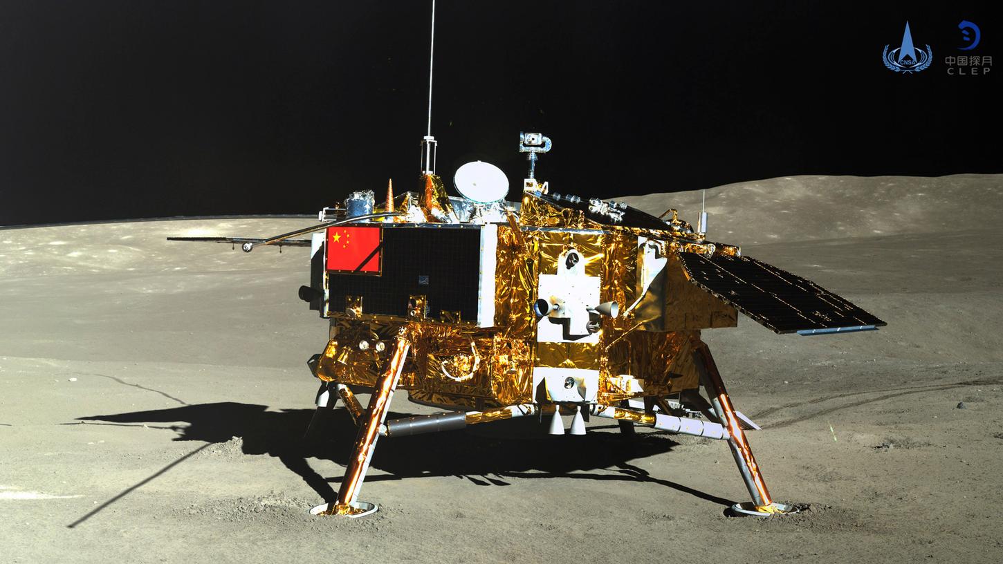 Auf diesem Foto ist der Mondlandeplatz der chinesischen Mondsonde "Chang'e 4" auf einem Foto zu sehen, das der Rover Yutu-2 am 11. Januar 2019 aufgenommen hat. Zum ersten Mal ist chinesischen Angaben zufolge auf dem Mond eine Pflanze gewachsen.